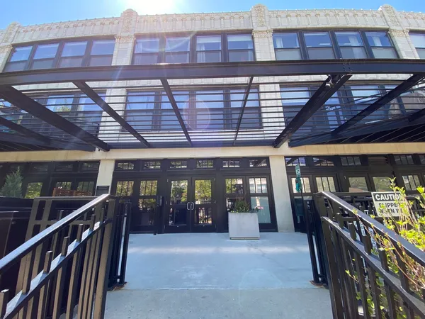 $2,300 | 1071 West 15th Street, Unit 309, Chicago, IL 60608