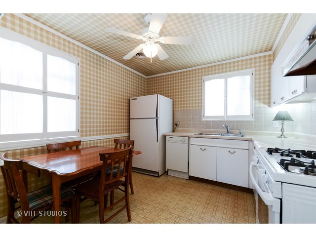 2049 Magnolia Road Homewood, IL 60430 - Photo 4 of 10