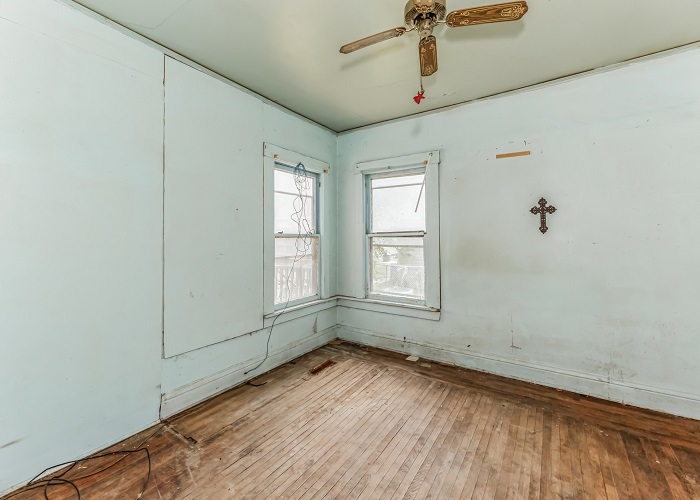 309 North 9th Street Rochelle, IL 61068 - Photo 19 of 23 an empty room with windows