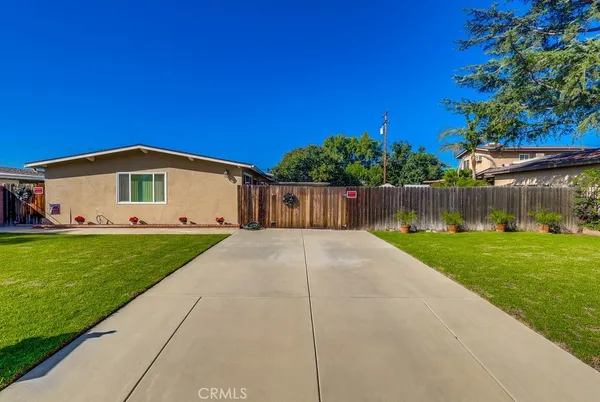 a view of a back yard with green space