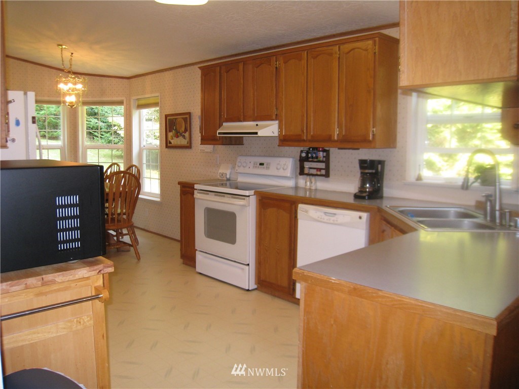 301 Clark Creek Road Longview, WA 98632 - Photo 2 of 36 Gallery Image 2
