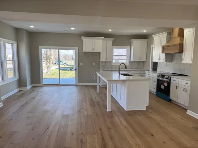 $375,000 | 305 North Prairie Street, Hamilton, MO 64644