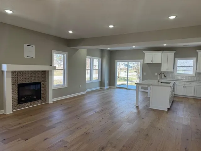 $375,000 | 305 North Prairie Street, Hamilton, MO 64644