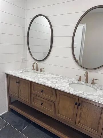 $375,000 | 305 North Prairie Street, Hamilton, MO 64644