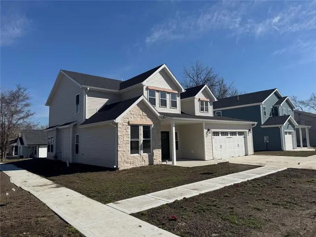 $375,000 | 305 North Prairie Street, Hamilton, MO 64644