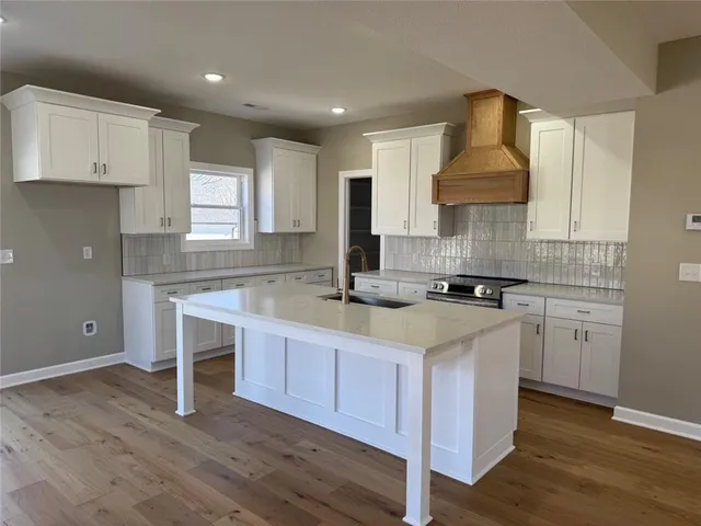 $375,000 | 305 North Prairie Street, Hamilton, MO 64644