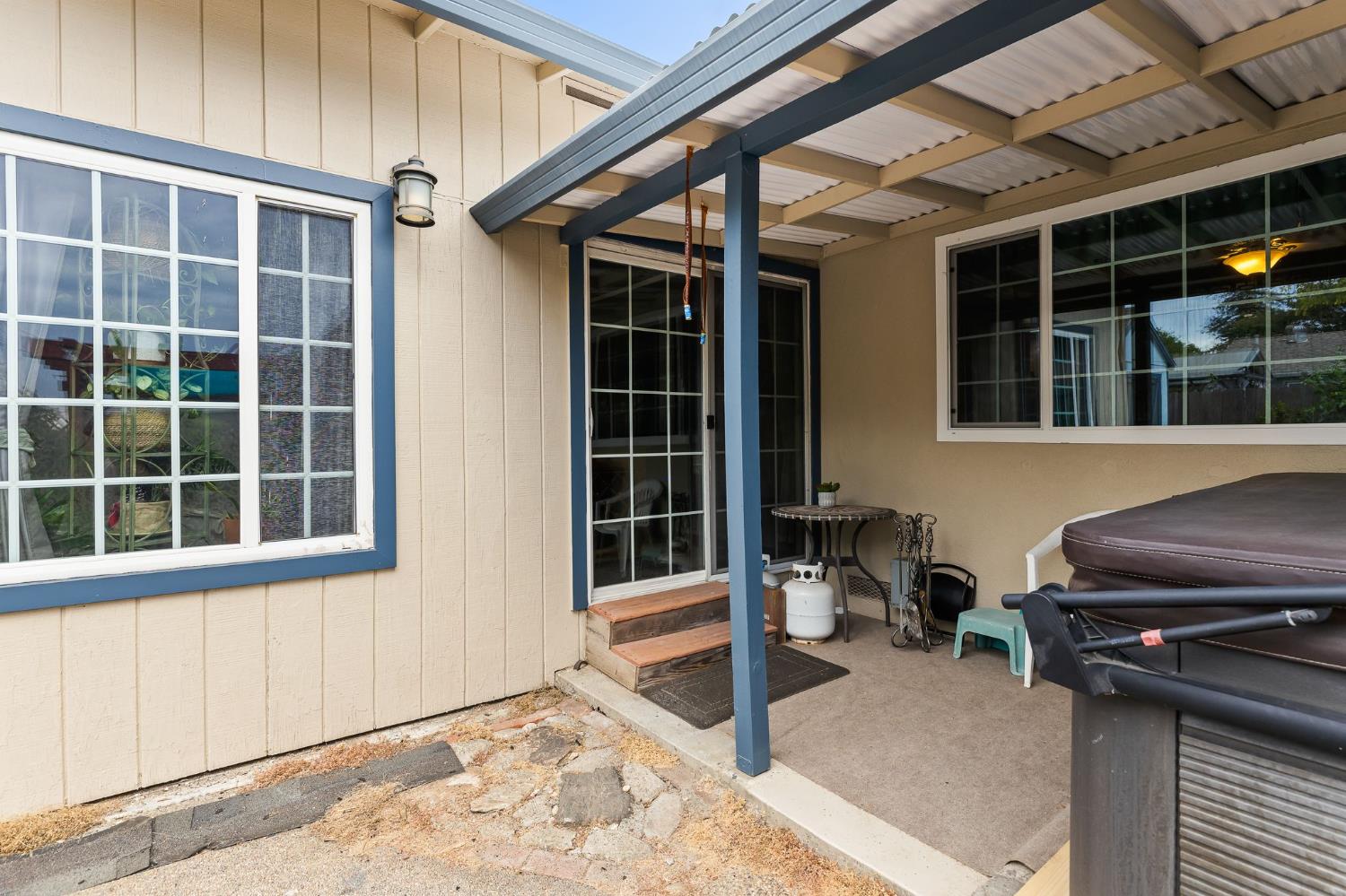 10825 Walnutwood Way Rancho Cordova, CA 95670 - Photo 29 of 34 a view of a house with a large window