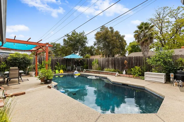 a view of a backyard with sitting area and furniture