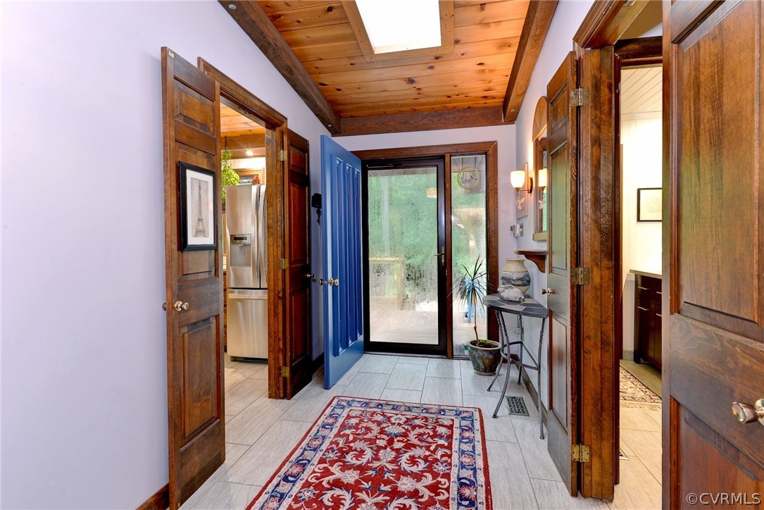 125 Rte 1601 Williamsburg, VA 23188 - Photo 13 of 46 a hallway with wooden floor and furniture