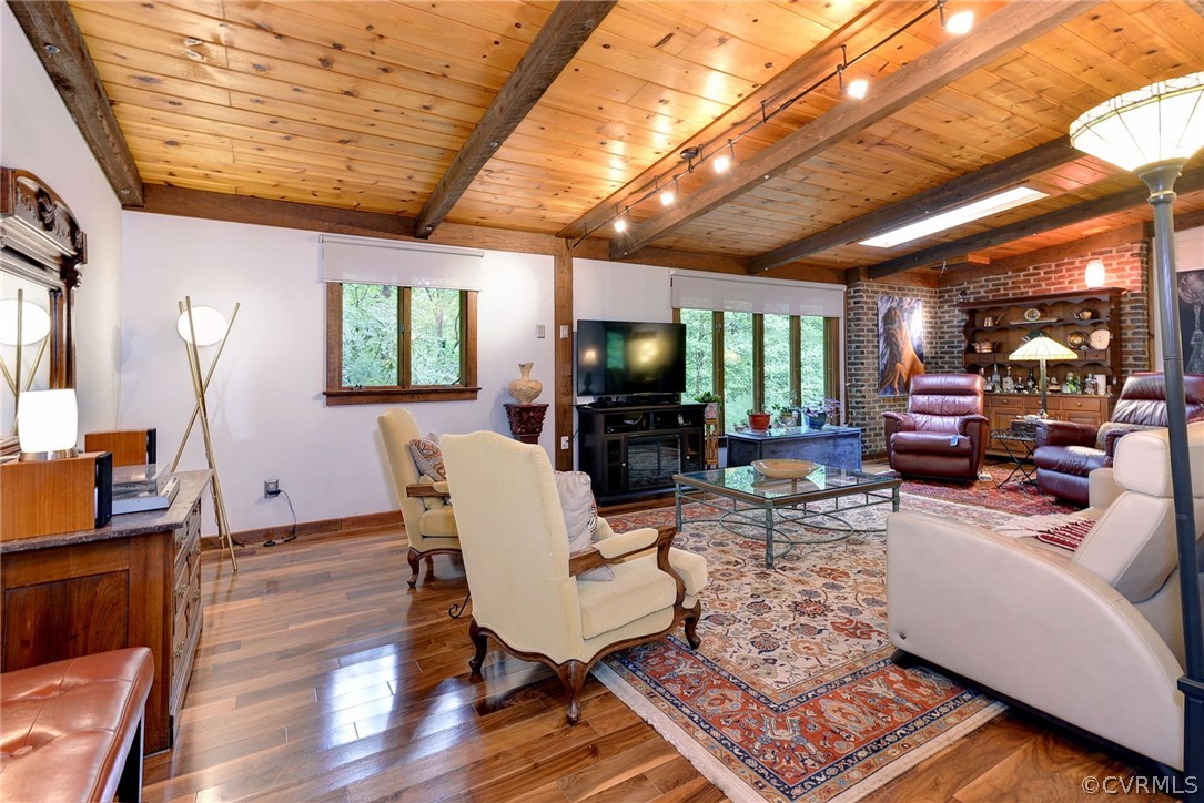 125 Rte 1601 Williamsburg, VA 23188 - Photo 14 of 46 a living room with furniture and a wooden floor