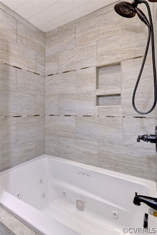 125 Rte 1601 Williamsburg, VA 23188 - Photo 32 of 46 a bathroom with a bathtub