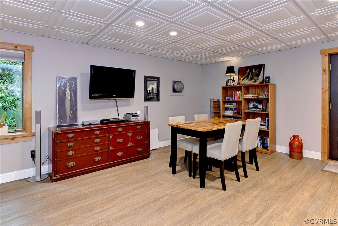 125 Rte 1601 Williamsburg, VA 23188 - Photo 34 of 46 a living room with furniture and a flat screen tv