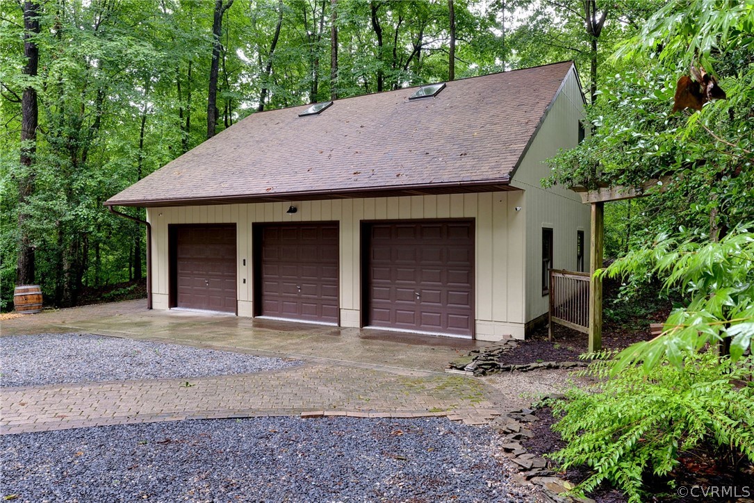 125 Rte 1601 Williamsburg, VA 23188 - Photo 5 of 46 a front view of a house with garden