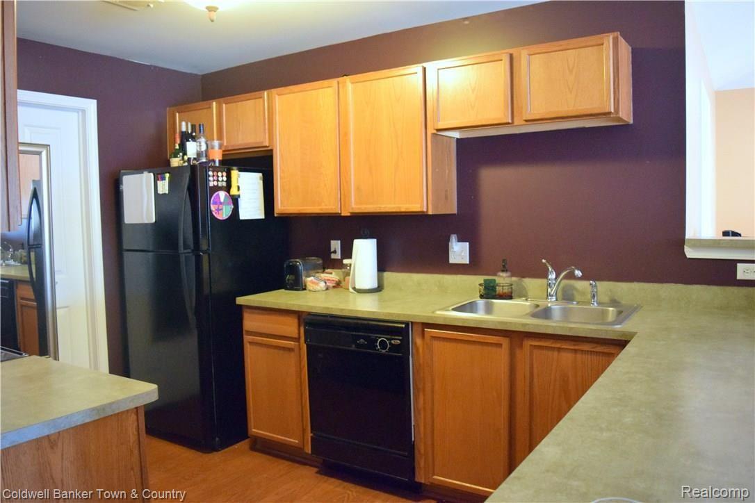 4203 Hampton Ridge Boulevard Howell, MI 48843 - Photo 10 of 17 Kitchen2.jpg