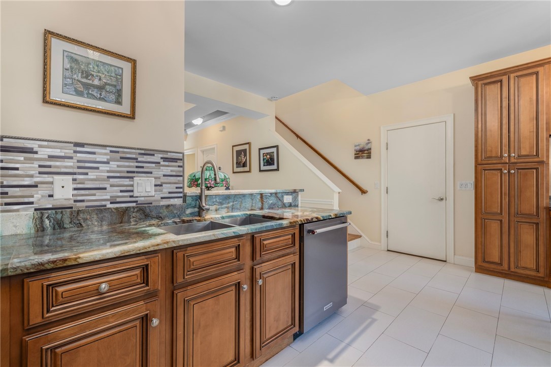 315 Old River Road, Unit 6 Lincoln, RI 02838 - Photo 10 of 47