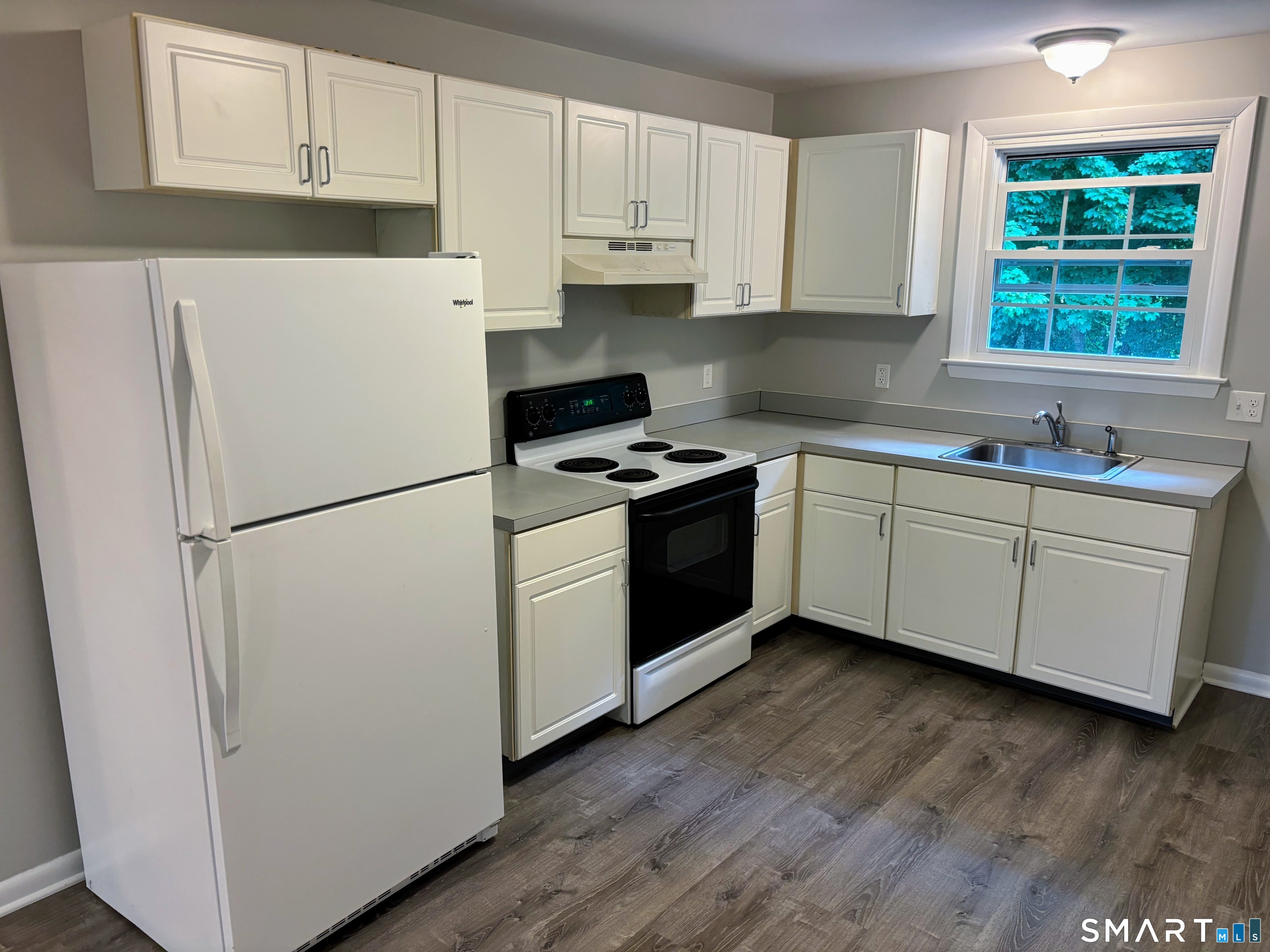 8 Canterbury Lane, Unit 2 Clinton, CT 06413 - Photo 2 of 12