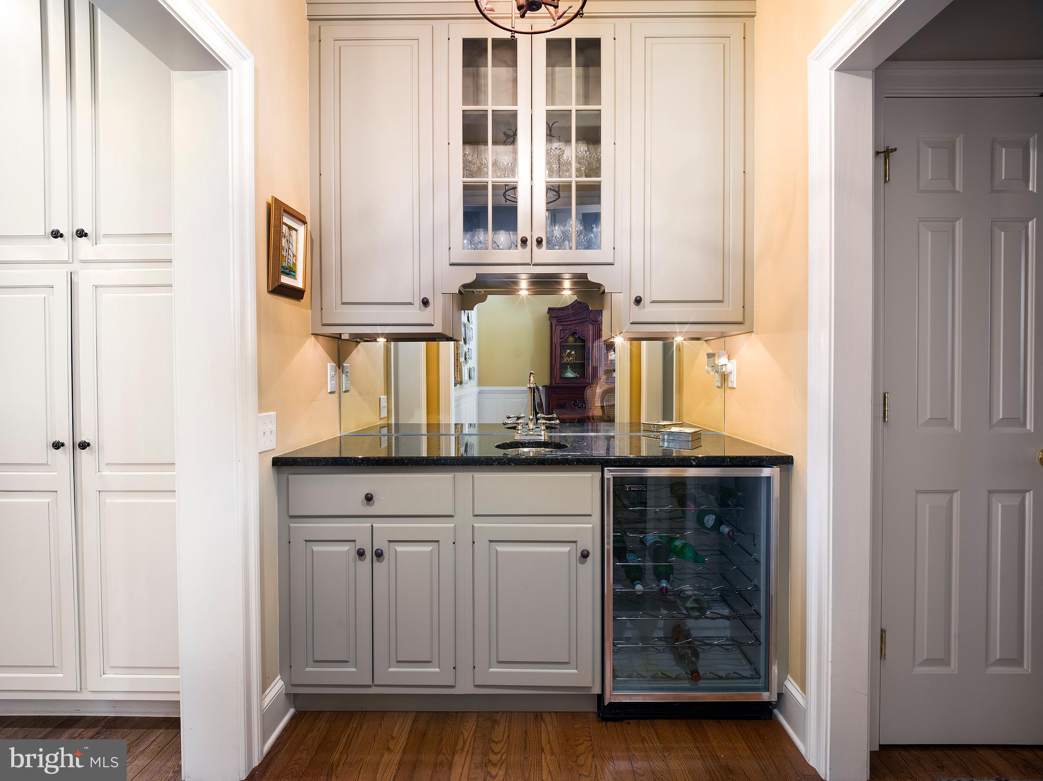 317 Applebrook Drive Malvern, PA 19355 - Photo 14 of 38 Kitchen Bar Area