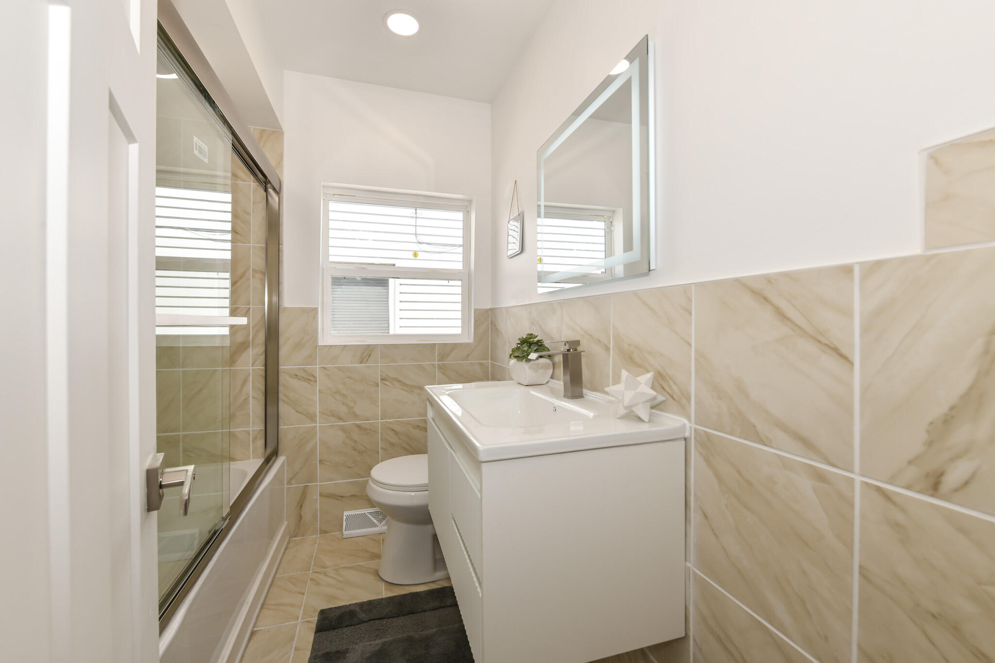 4578 North 127th Street Butler, WI 53007 - Photo 13 of 38 Main Level Full Bathroom