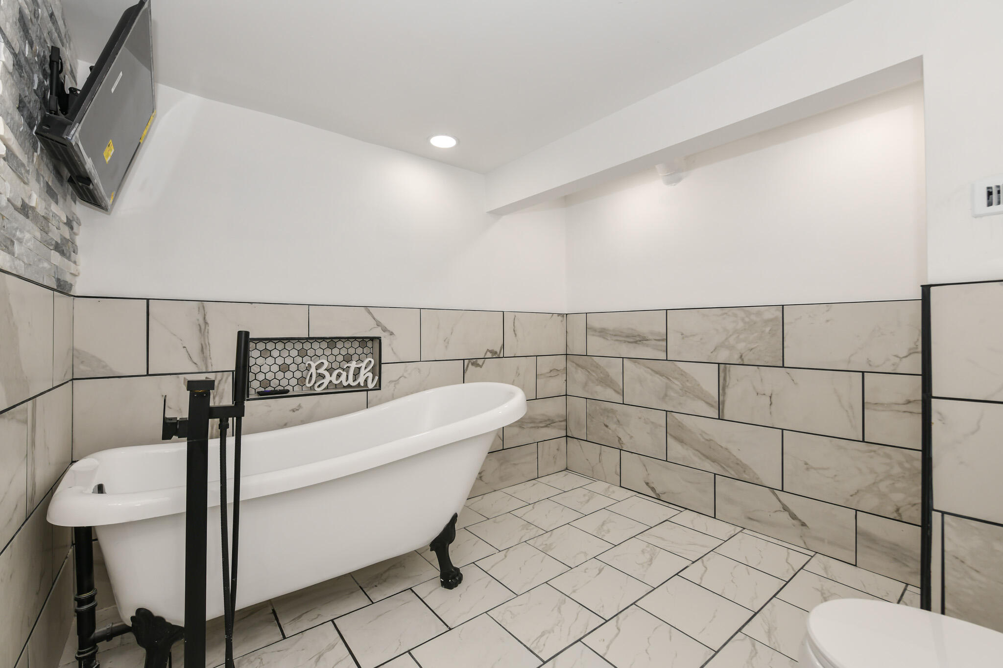 4578 North 127th Street Butler, WI 53007 - Photo 31 of 38 LL Ensuite