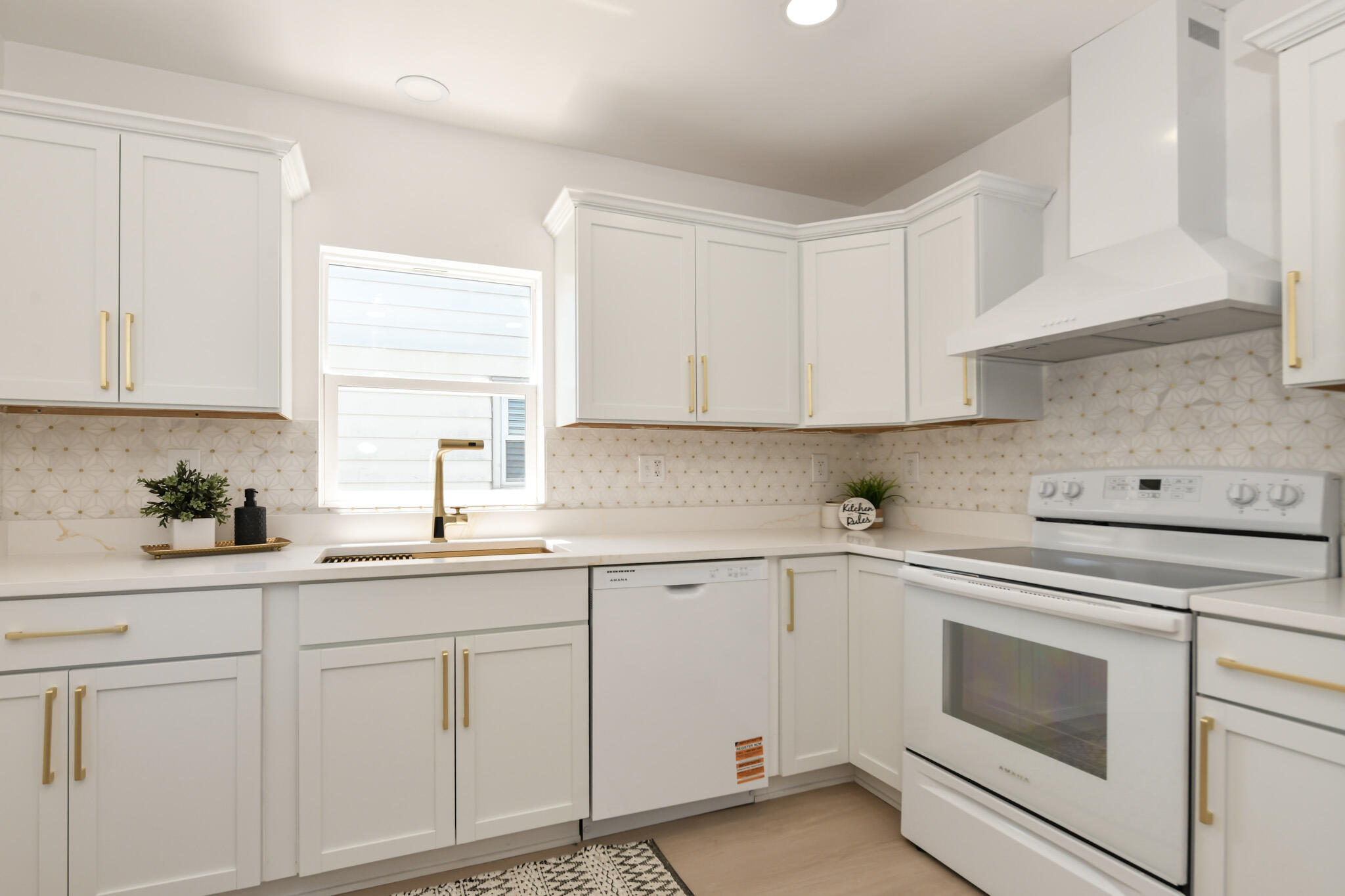 4578 North 127th Street Butler, WI 53007 - Photo 10 of 38 Kitchen