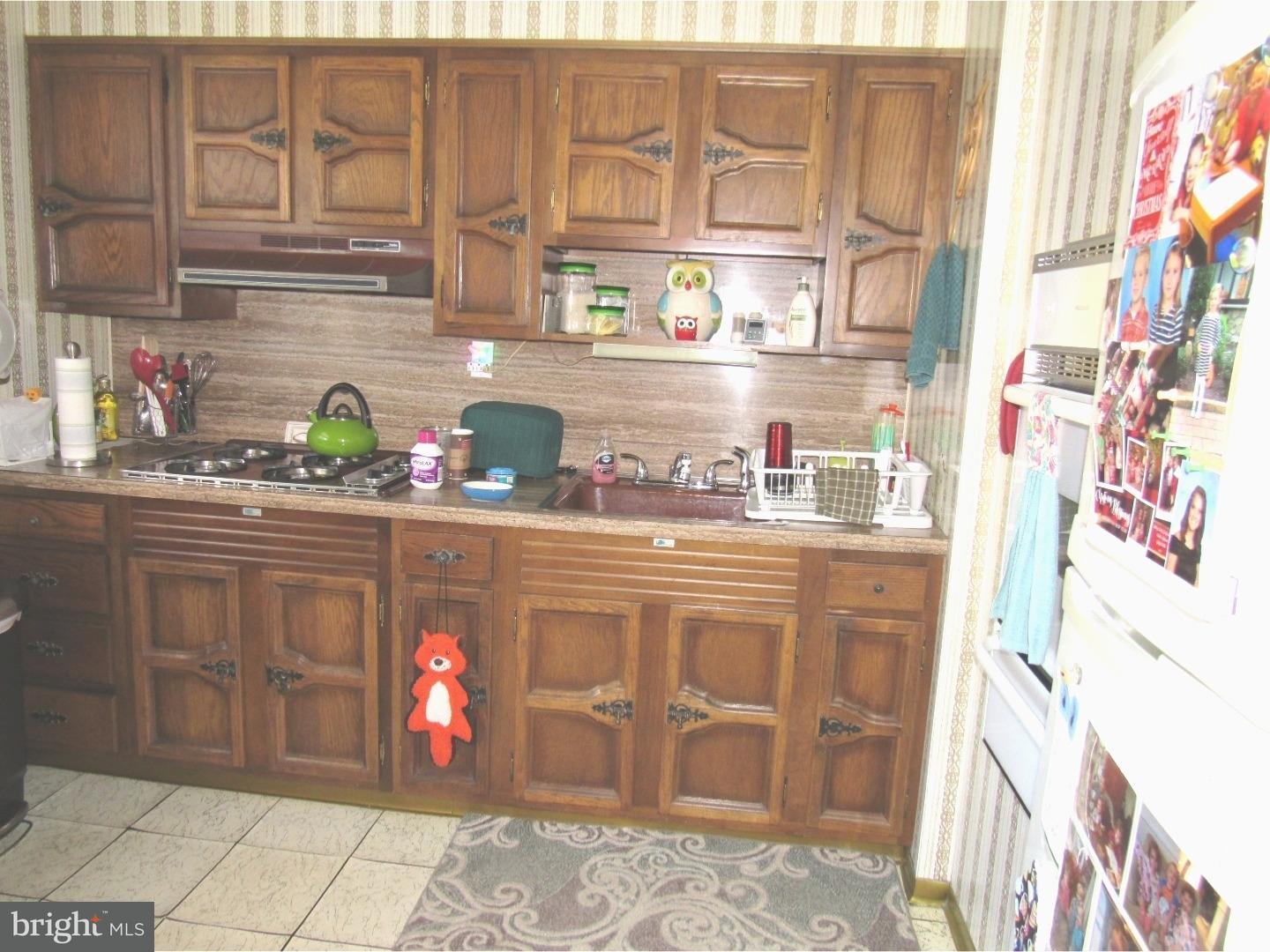 12179 Aster Road Philadelphia, PA 19154 - Photo 4 of 17 Kitchen