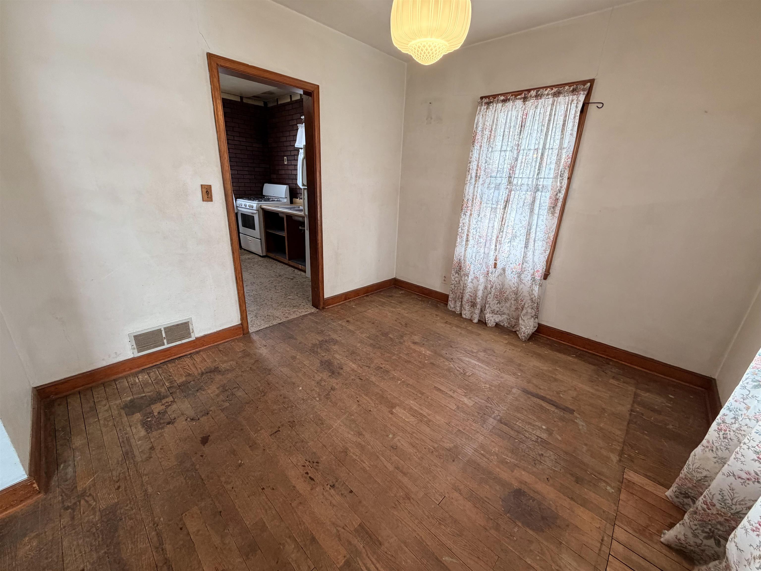 1729 Summit Avenue Beloit, WI 53511 - Photo 4 of 16