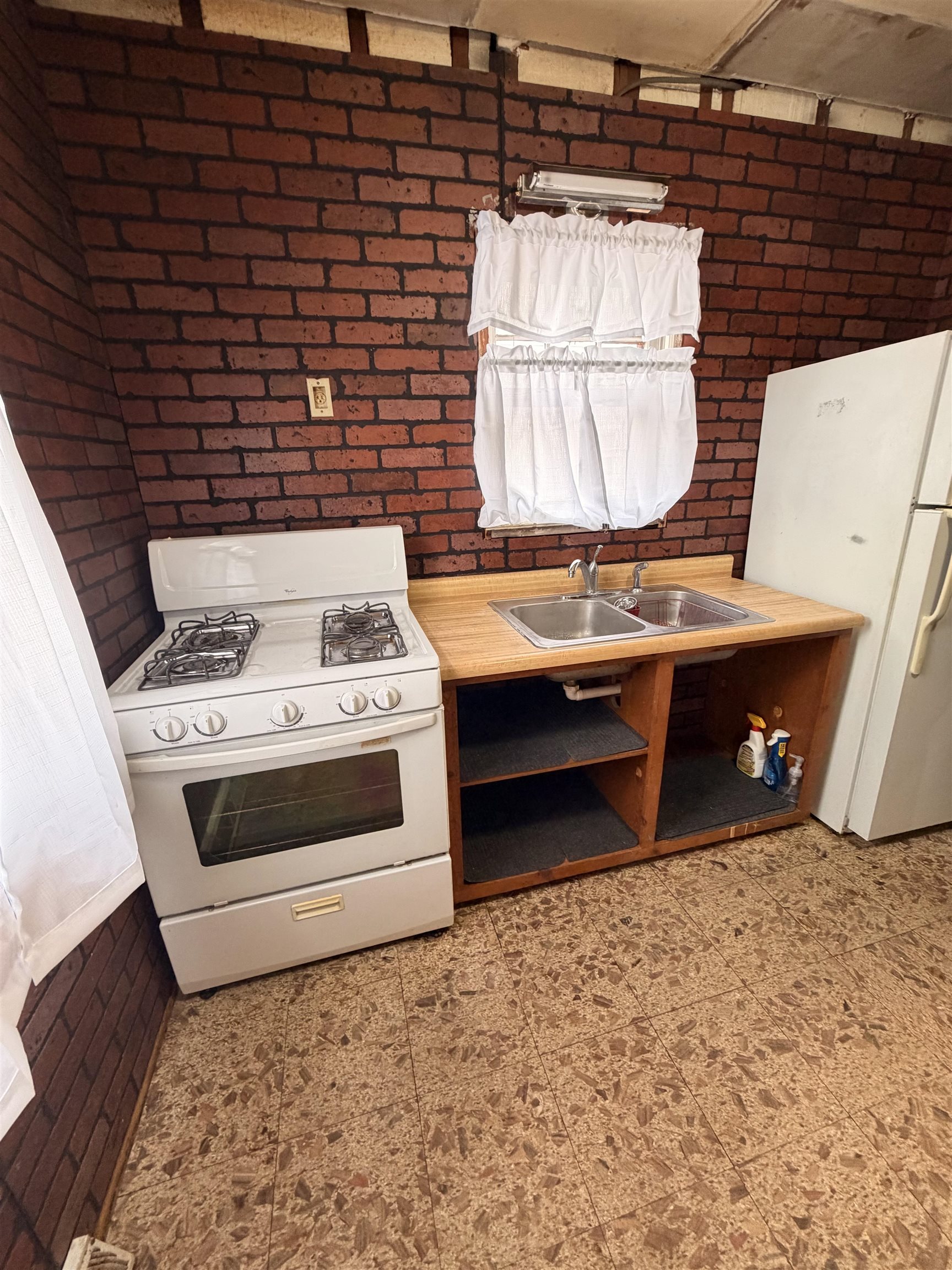 1729 Summit Avenue Beloit, WI 53511 - Photo 7 of 16