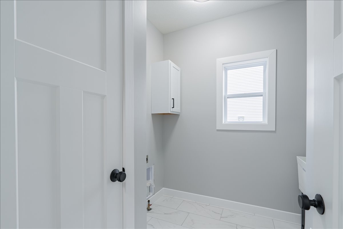 5206 Finlen Lane Bloomington, IL 61705 - Photo 15 of 40 a bathroom with a bathtub and shower