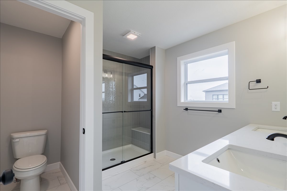 5206 Finlen Lane Bloomington, IL 61705 - Photo 18 of 40 a bathroom with a bathtub and toilet