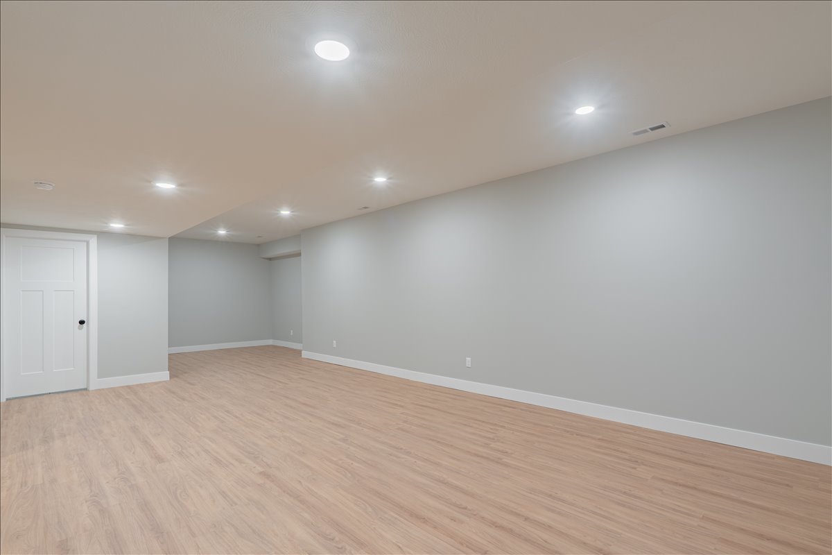 5206 Finlen Lane Bloomington, IL 61705 - Photo 29 of 40 an empty room with wooden floor and windows