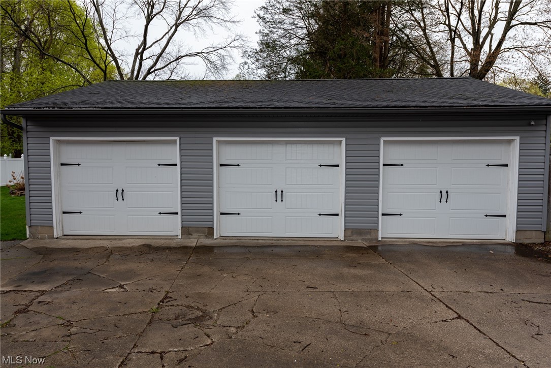 148 Sand Run Road Akron, OH 44313 - Photo 4 of 33 Detached 3 car garage