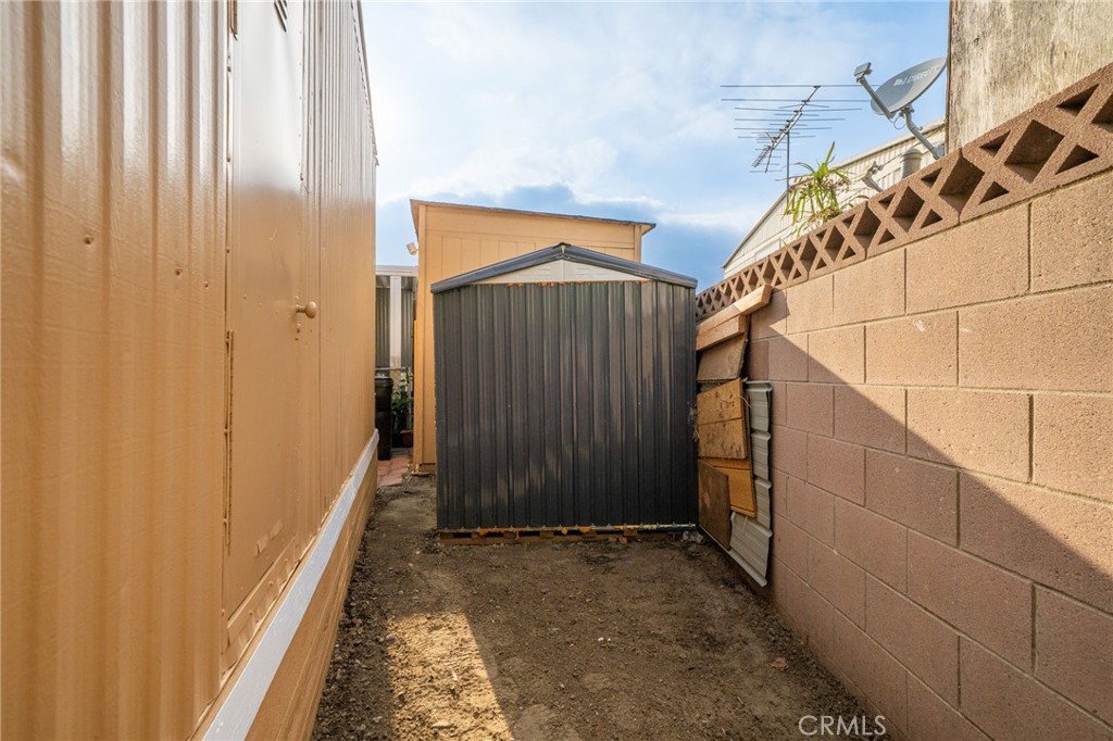 250 North Linden Avenue, Unit 124 Rialto, CA 92376 - Photo 25 of 39