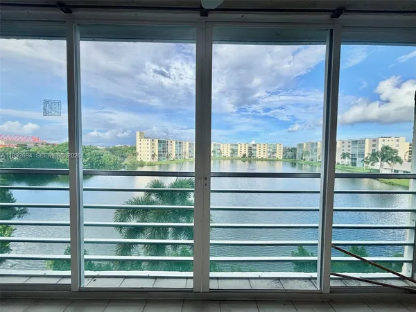 $184,900 | 141 Southeast 3rd Avenue, Unit 402, Dania Beach, FL 33004