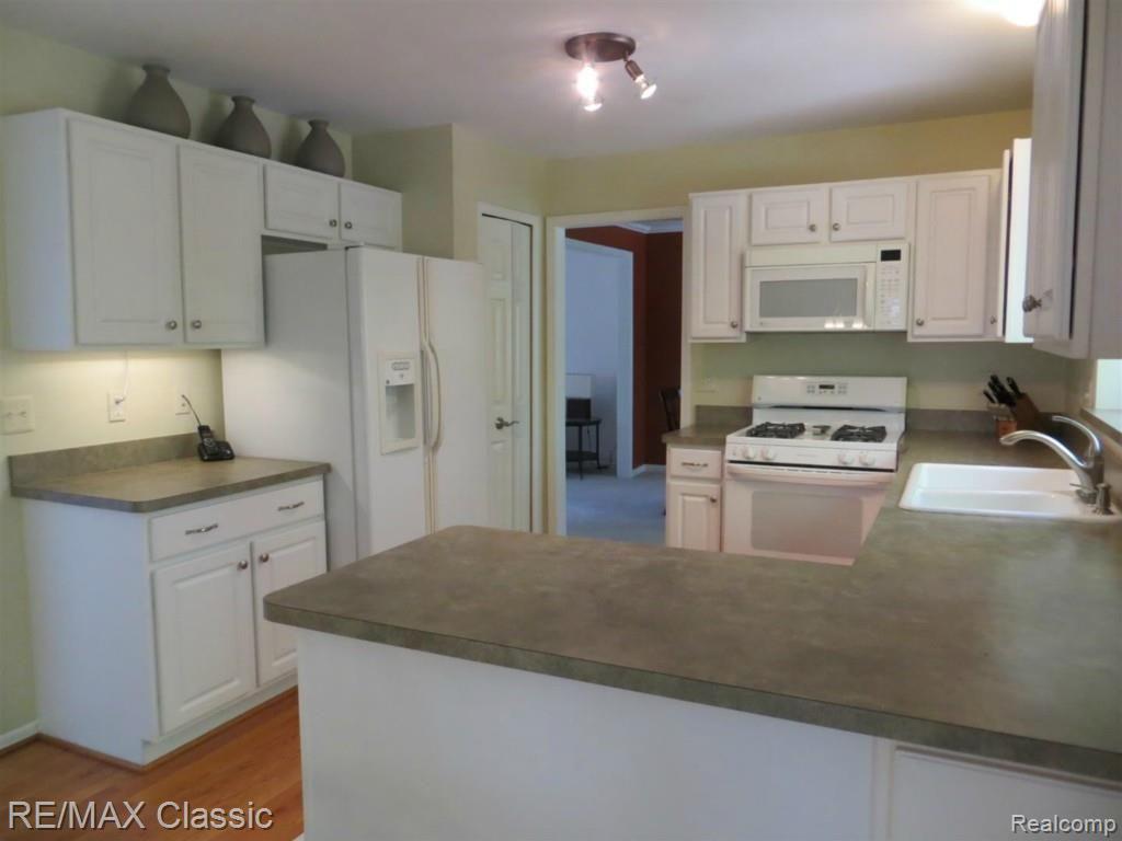 3493 Cascade Circle Rochester Hills, MI 48307 - Photo 6 of 30