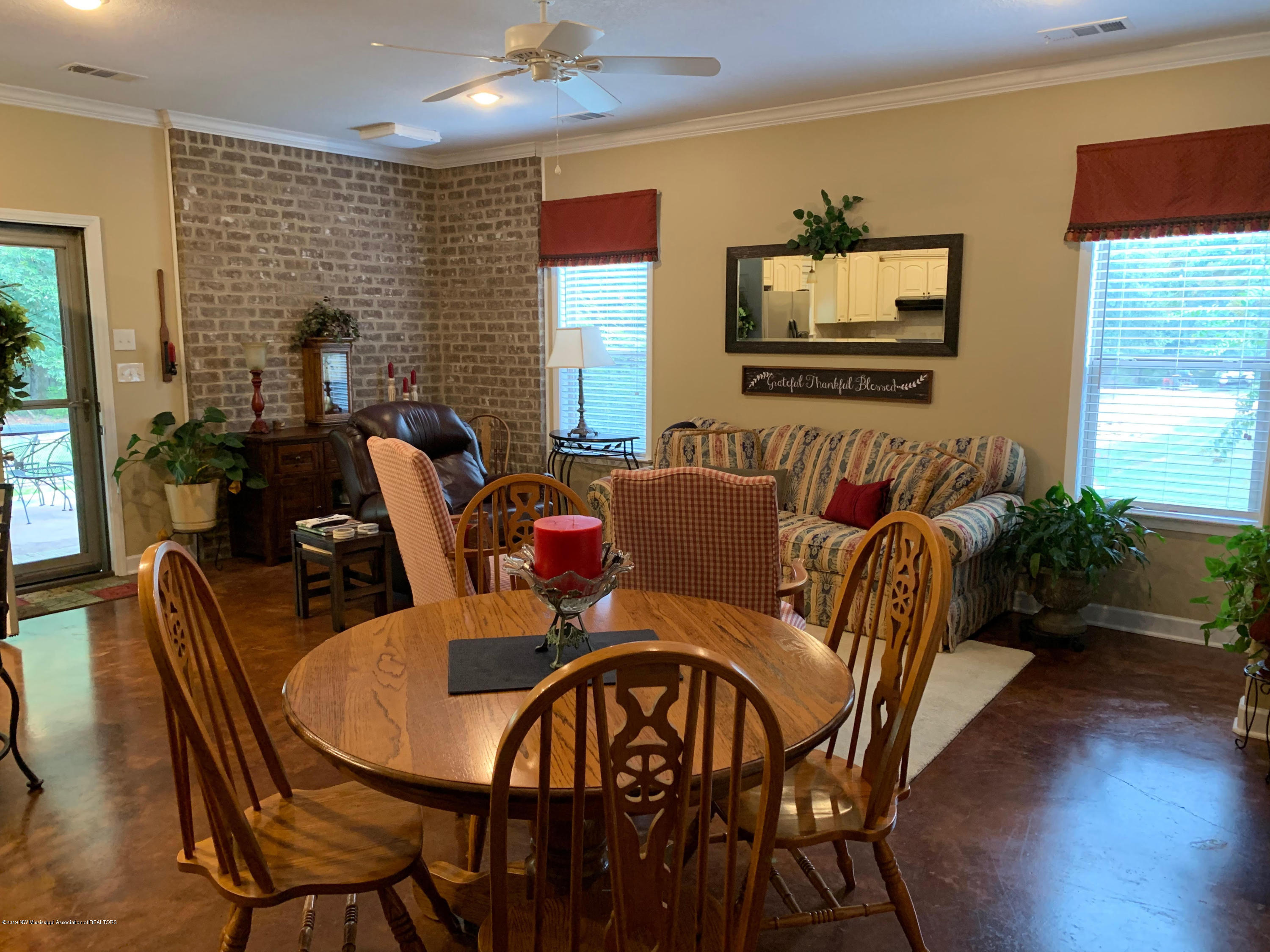 701 Gaines Road Hernando, MS 38632 - Photo 3 of 20 eat in area