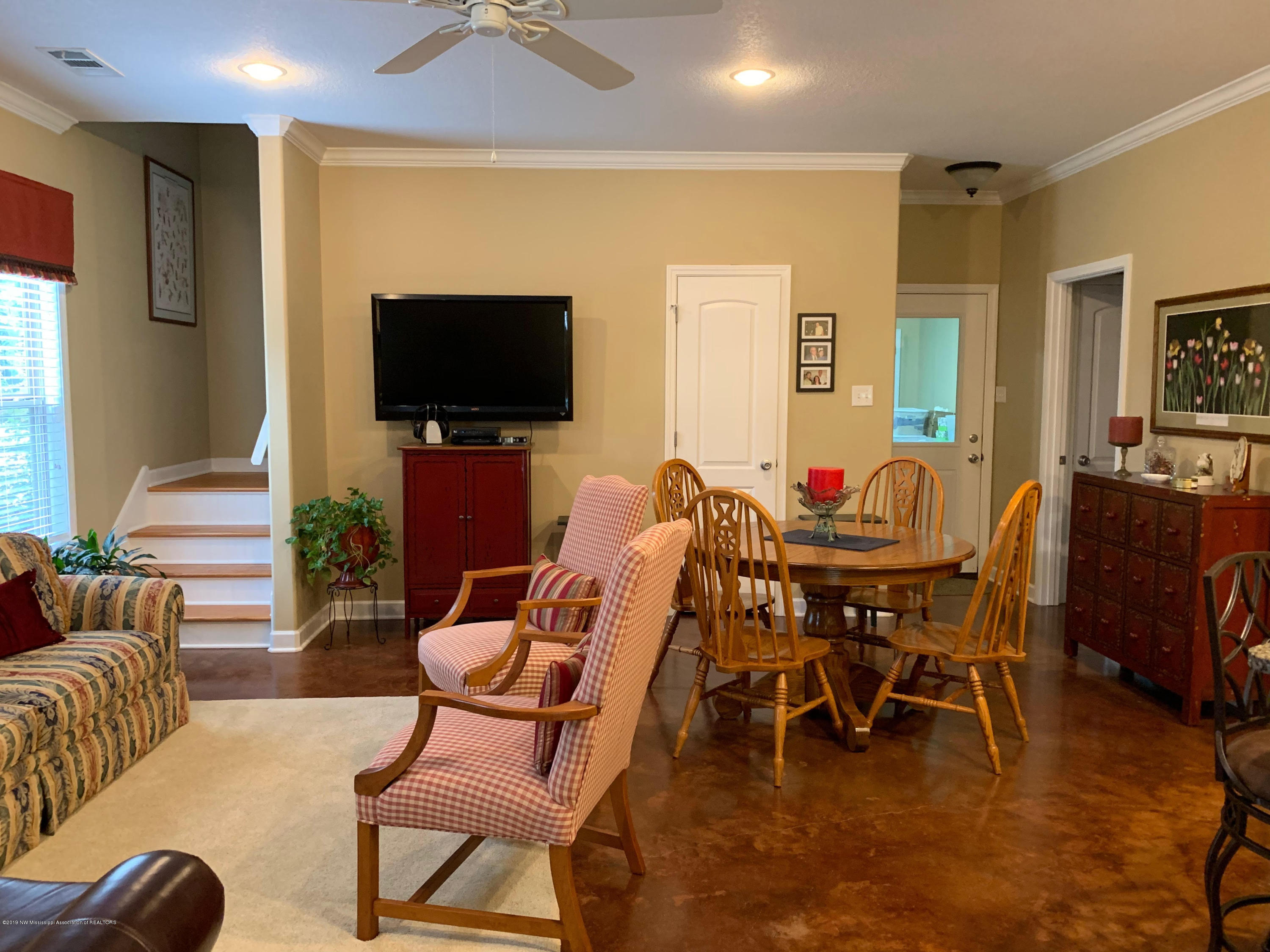 701 Gaines Road Hernando, MS 38632 - Photo 4 of 20 open living and eat in area