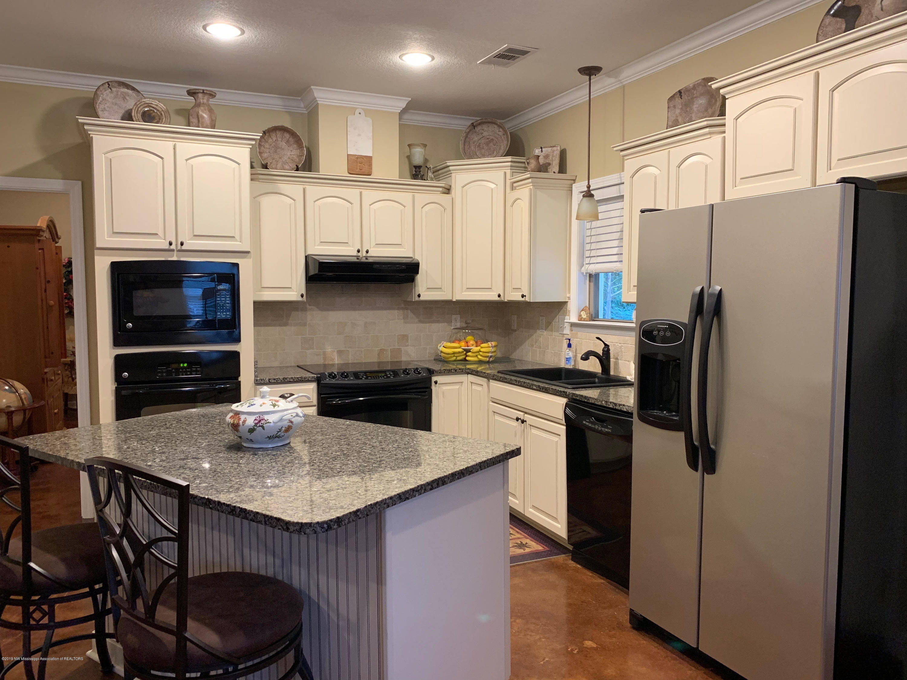 701 Gaines Road Hernando, MS 38632 - Photo 5 of 20 another view of kitchen with breakfast b