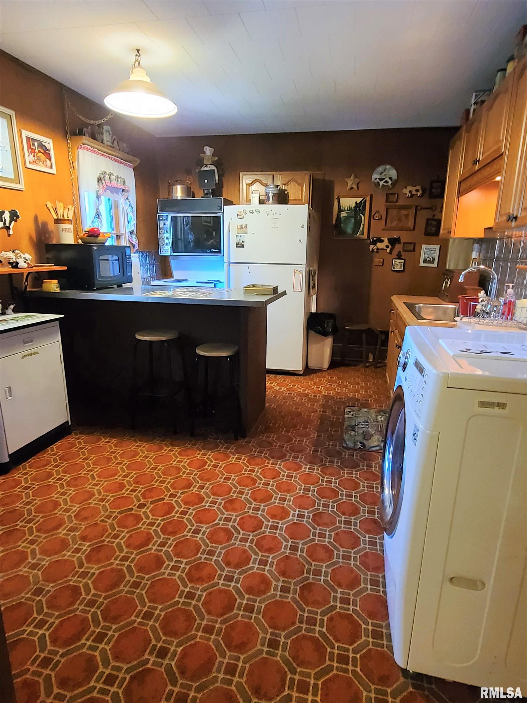 11779 Fenton Road Morrison, IL 61270 - Photo 7 of 25