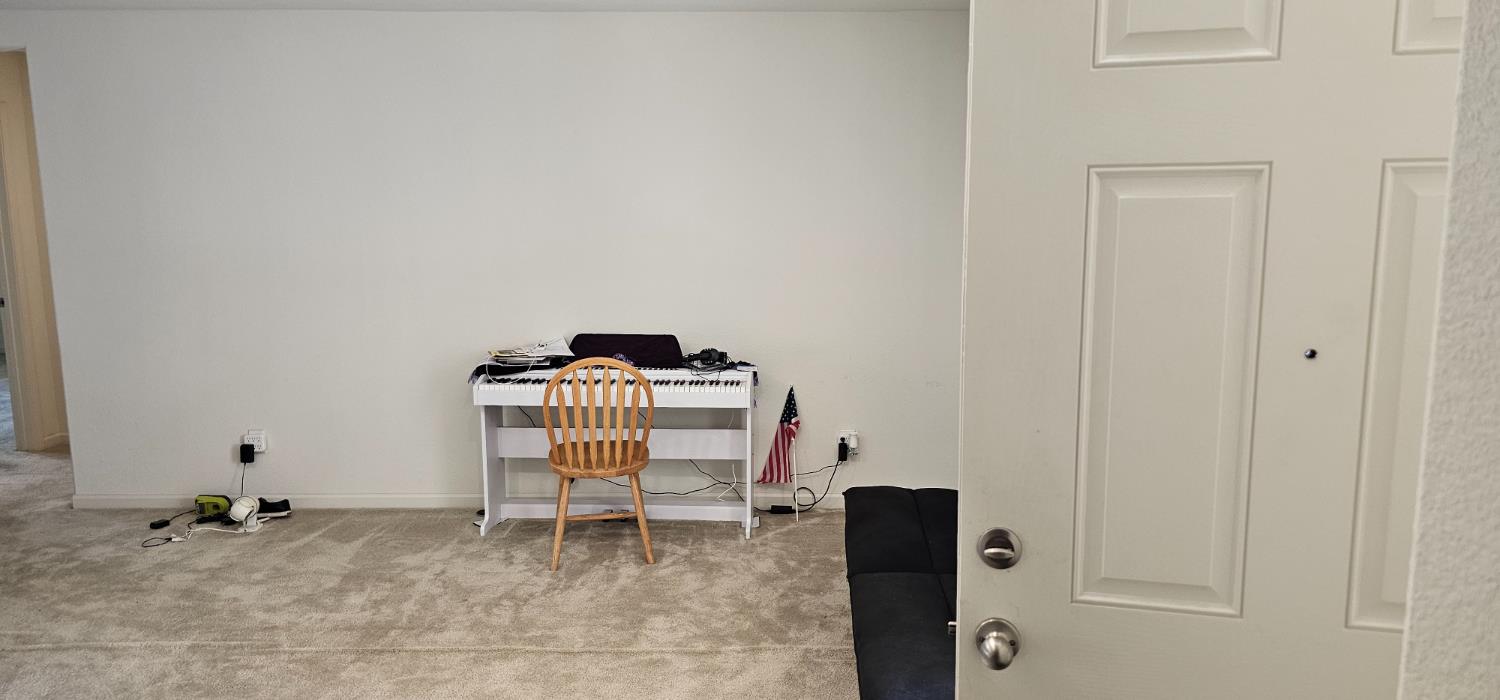 9290 Brock Court Live Oak, CA 95953 - Photo 7 of 29 a chair and a table in a room