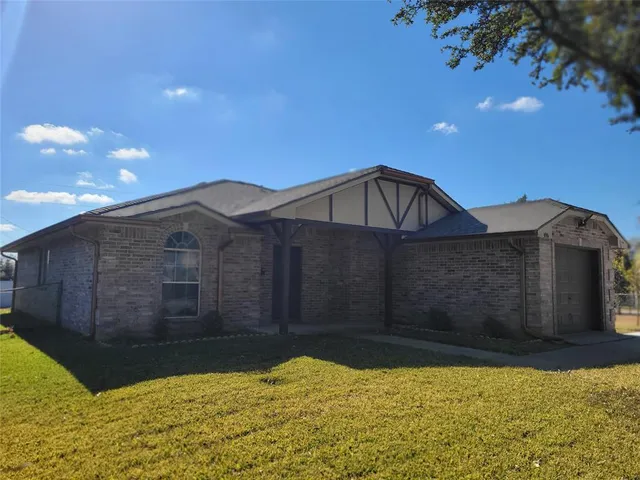 a view of a backyard of the house