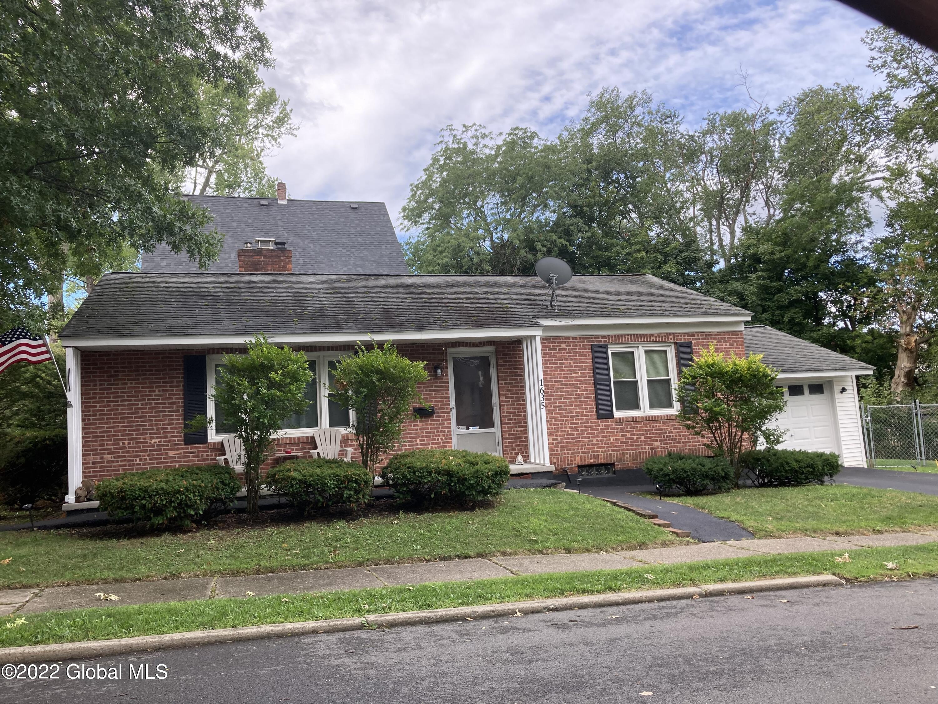 1635 Lenox Road Schenectady, NY 12308 - Photo 1 of 14 IMG_1398