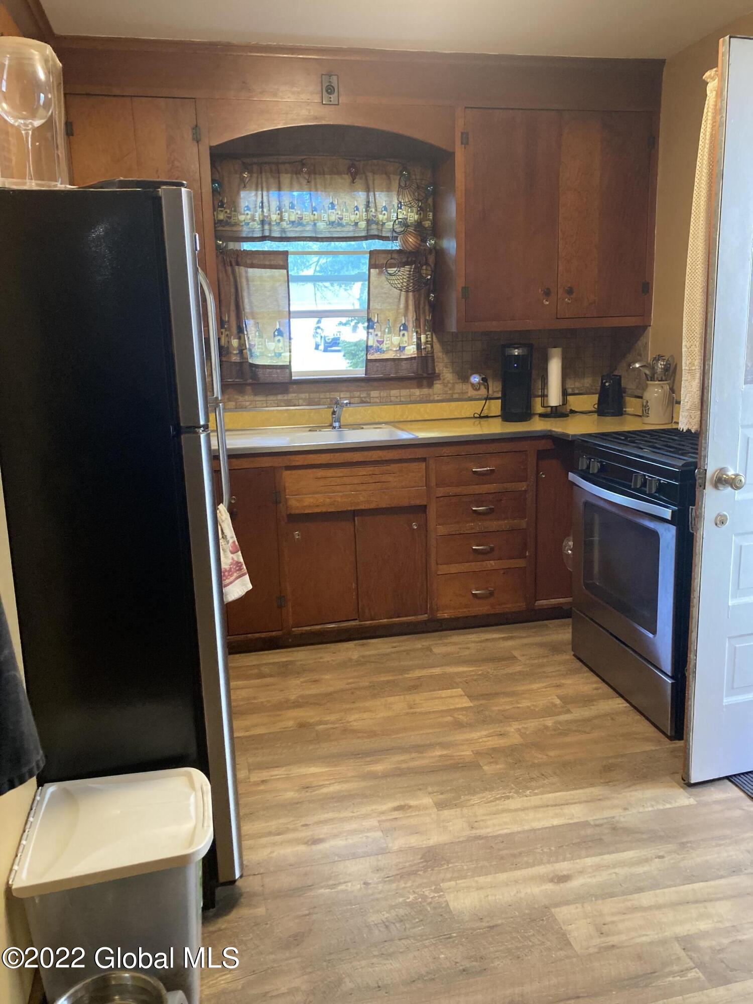 1635 Lenox Road Schenectady, NY 12308 - Photo 6 of 14 IMG_1401