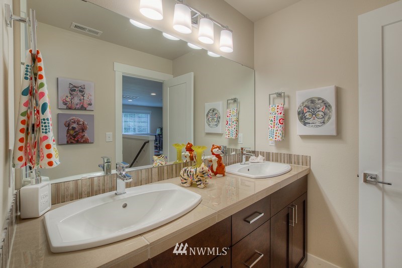 3784 Monterey Court Northeast Renton, WA 98056 - Photo 14 of 22 Gallery Image 14