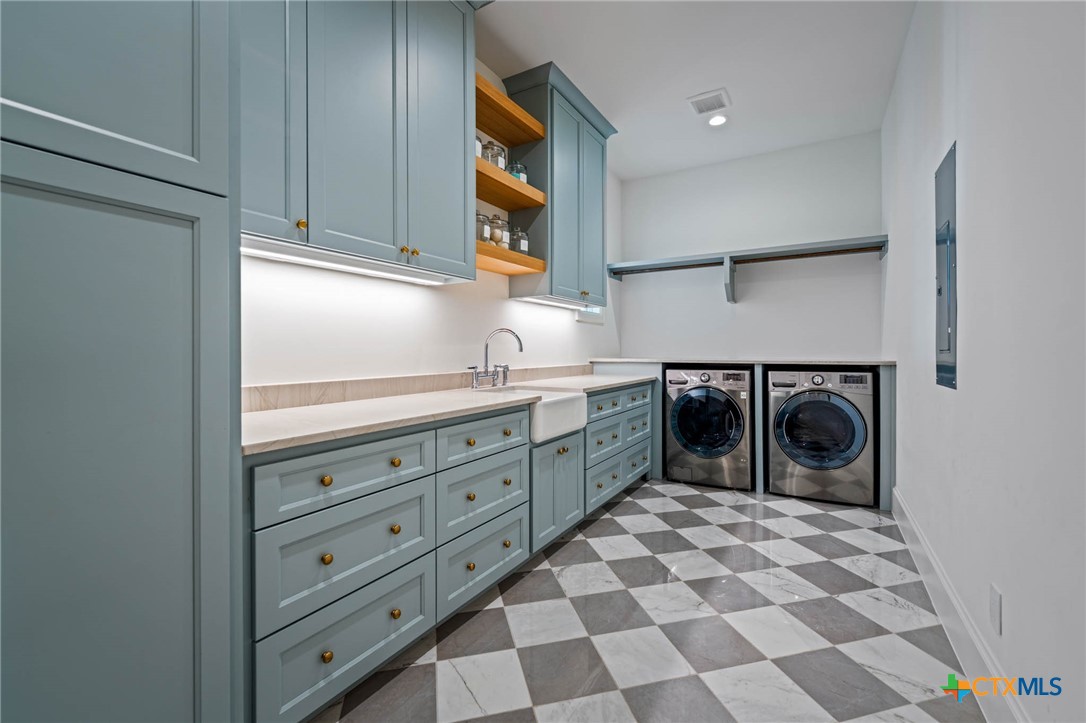 1755 Riada Drive New Braunfels, TX 78132 - Photo 17 of 48 a utility room with dryer and washer