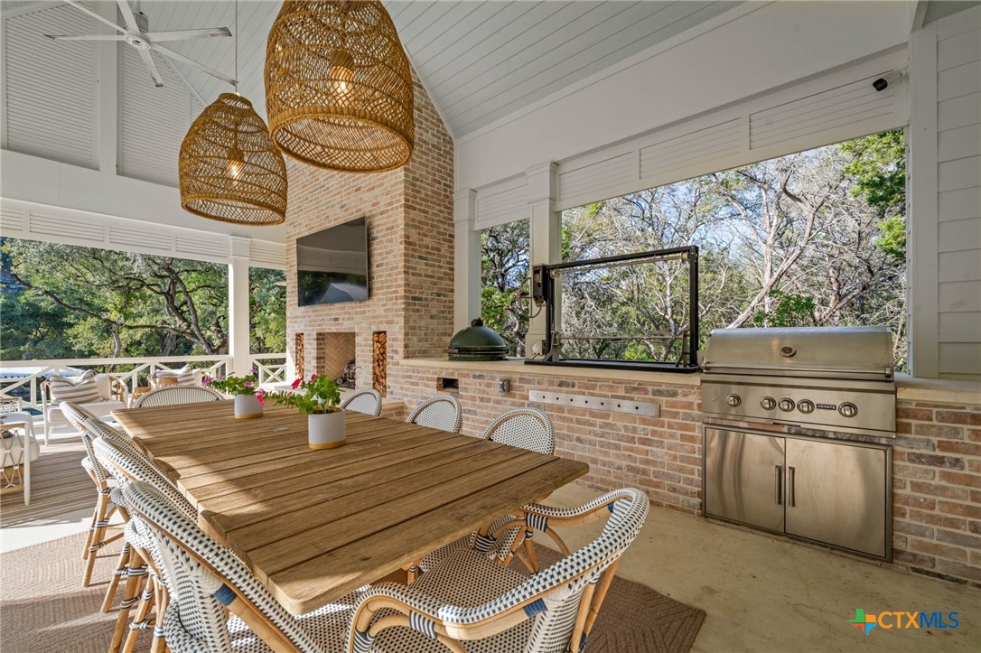 1755 Riada Drive New Braunfels, TX 78132 - Photo 37 of 48 a dining room with large window