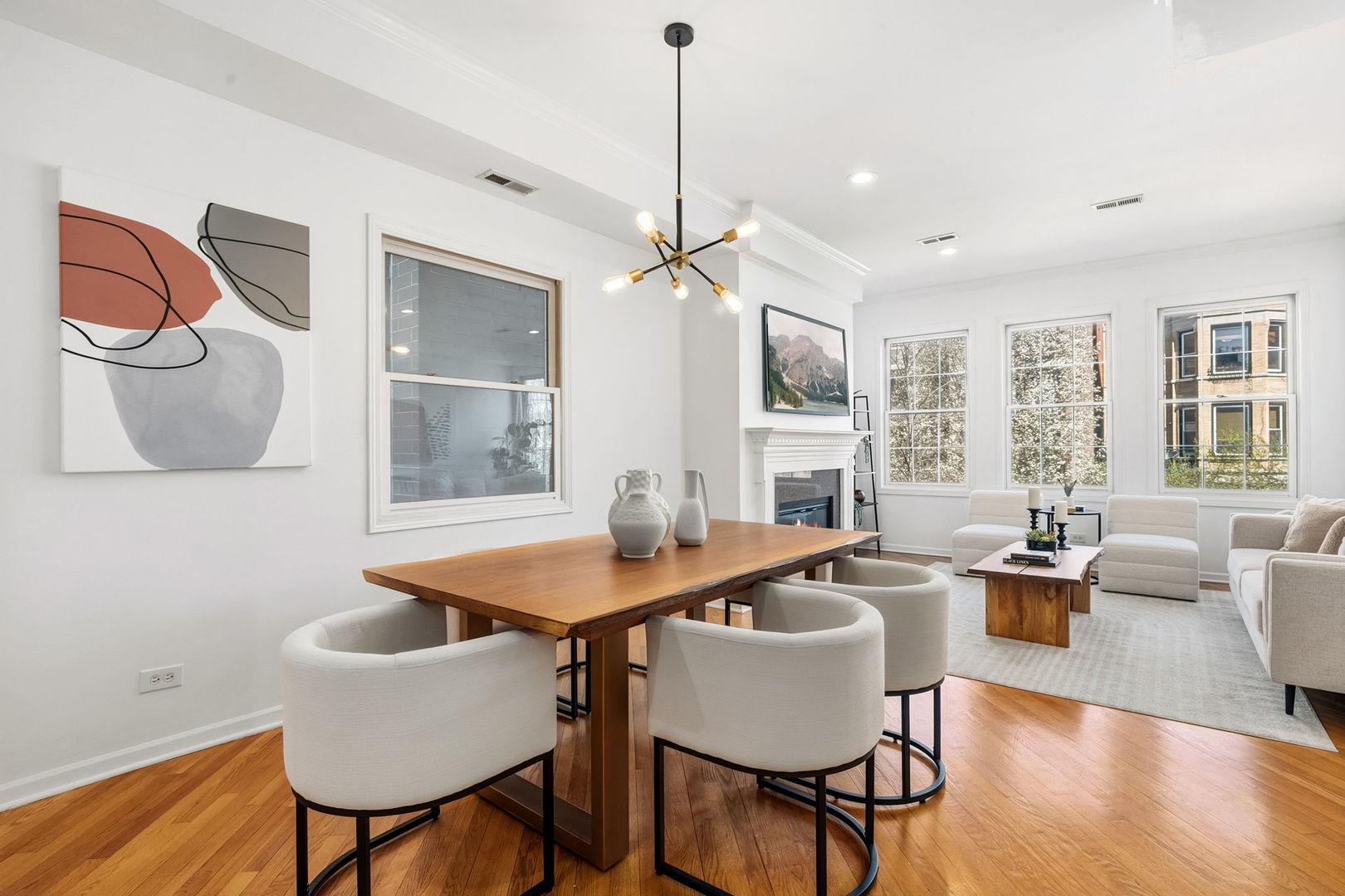 909 West Roscoe Street, Unit 2 Chicago, IL 60657 - Photo 7 of 22 a dining room with furniture and window
