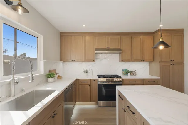 $1,200,000 | 534 East Hoover Avenue, Orange, CA 92867