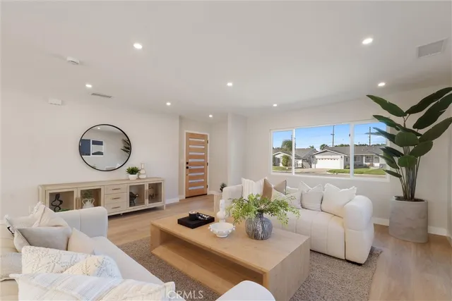 $1,200,000 | 534 East Hoover Avenue, Orange, CA 92867