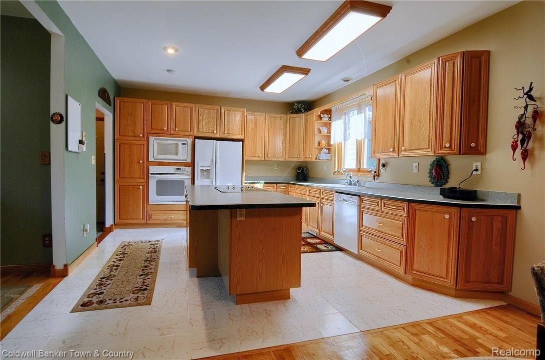 276 Gulley Road Howell, MI 48843 - Photo 14 of 35 22 Kitchen (1).jpg