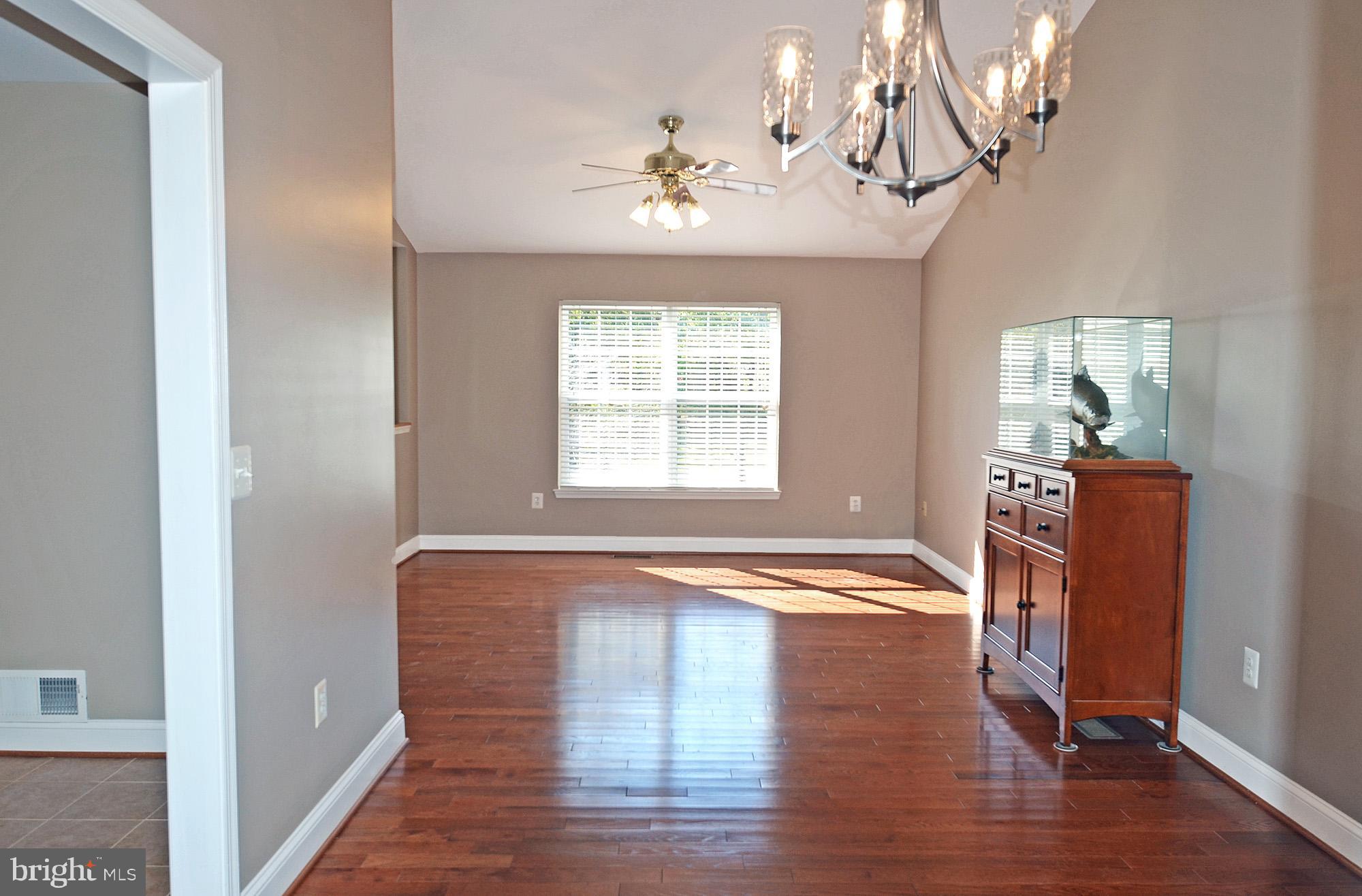8112 Rugby Road Manassas, VA 20111 - Photo 19 of 38 DR w/updated light fixture